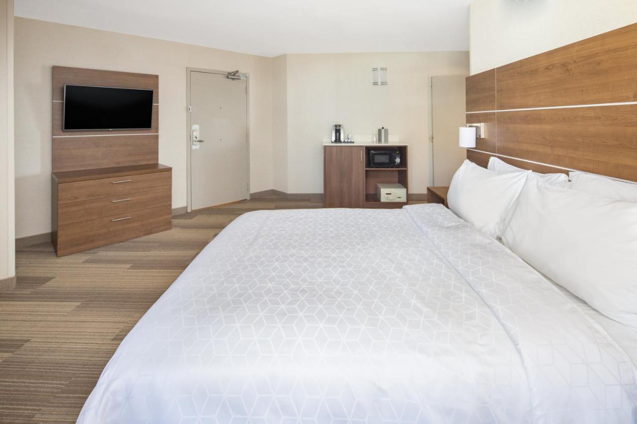 Hotel Express Airport-old Town By Ihg